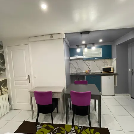 Apartman Studio Confortable 5' Metro