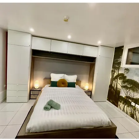 Apartman Studio Confortable 5' Metro